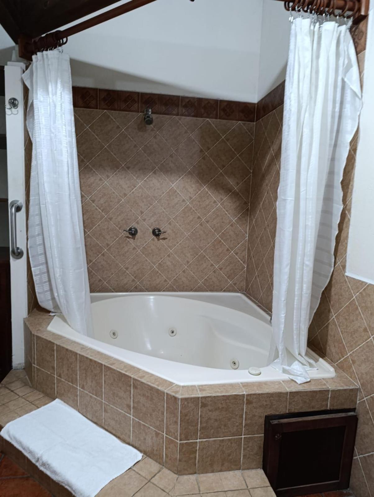 Donde Lico Hotel Antigua Екстериор снимка