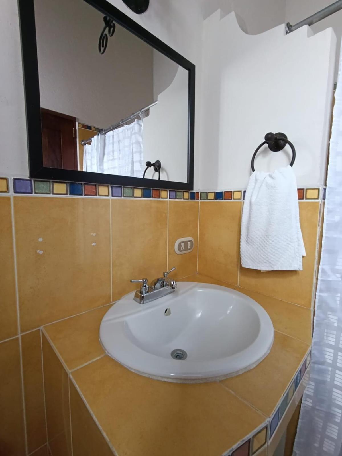 Donde Lico Hotel Antigua Екстериор снимка
